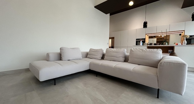 Corner sofa with meridian